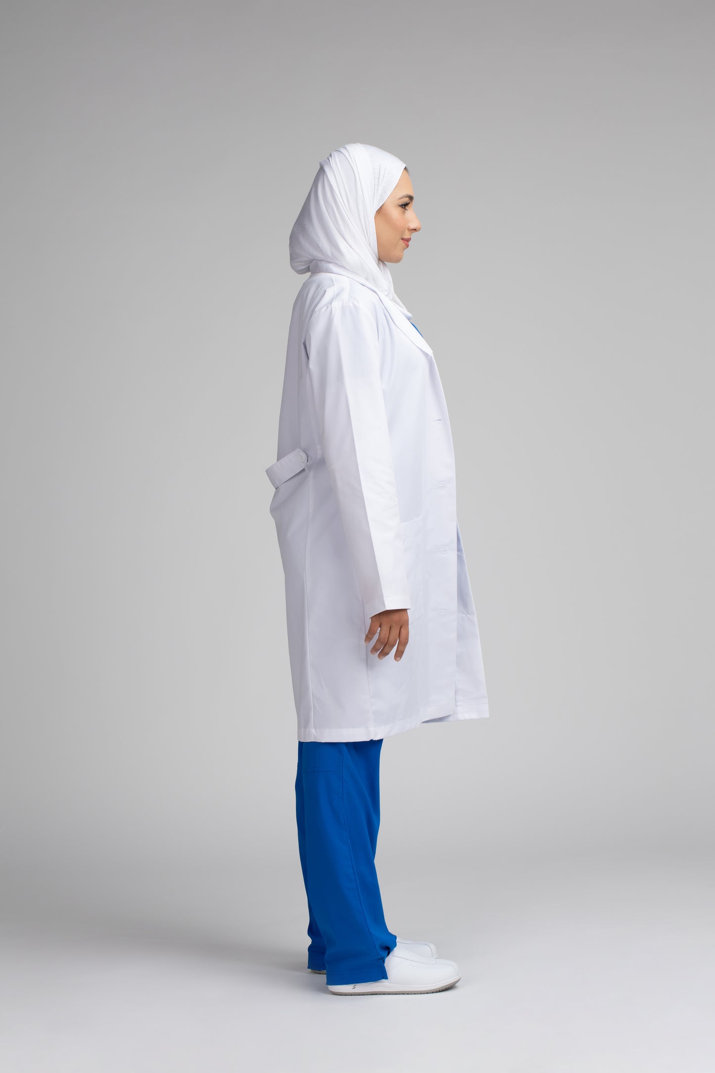 Yara Women's Slim Fit Labcoat