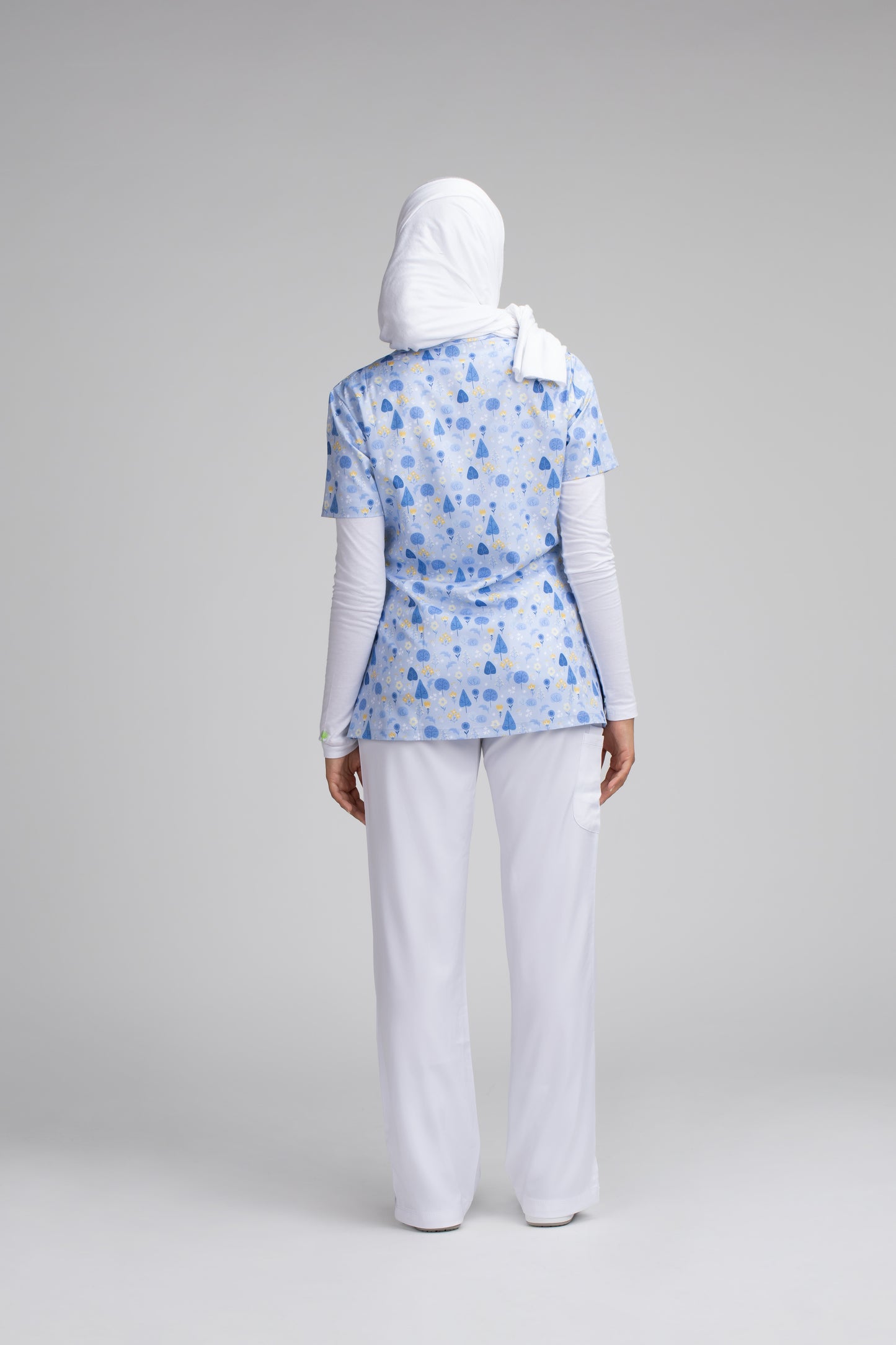 بلوزة اسكرب بطبعات لافندر