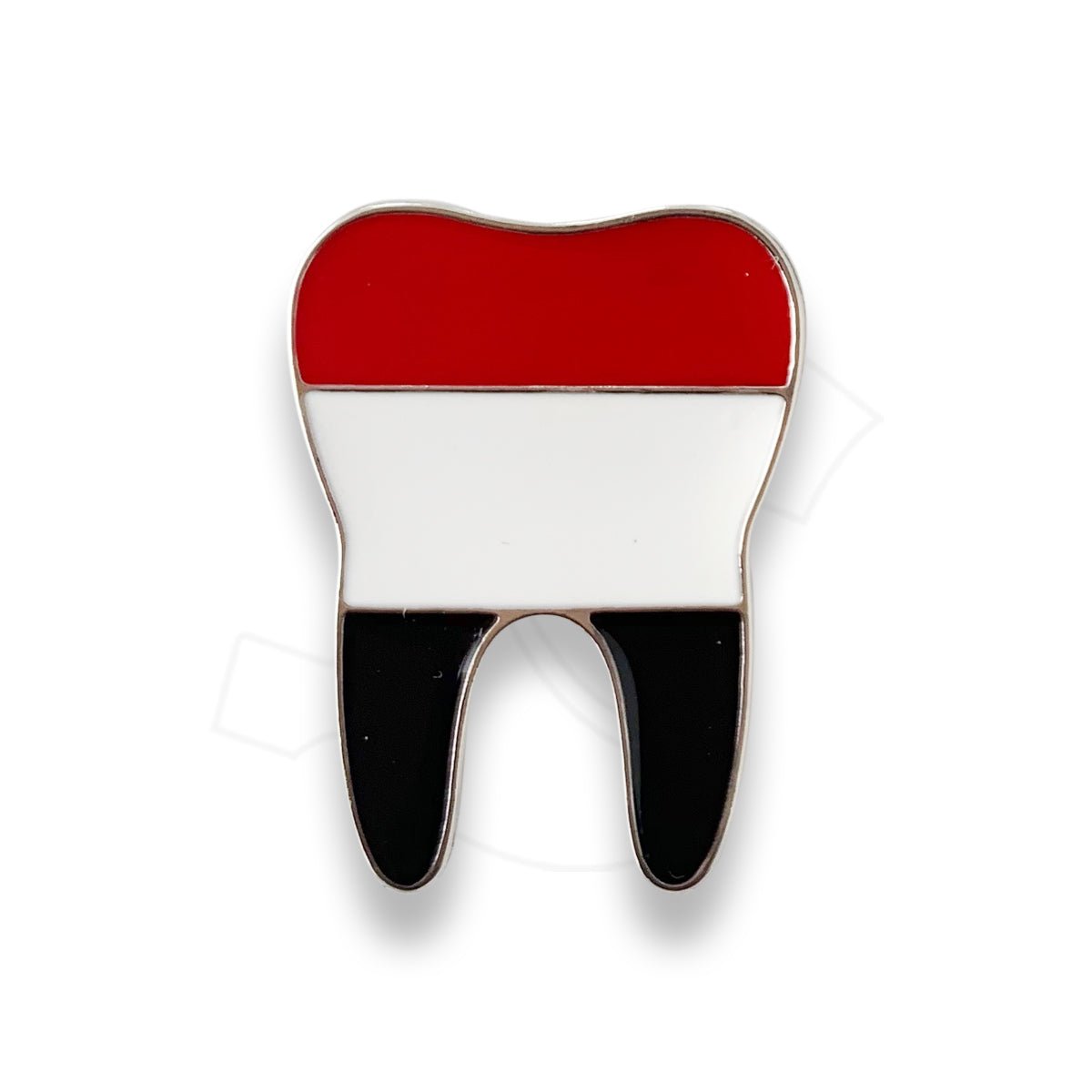 دبوس أسنان على شكل علم اليمن