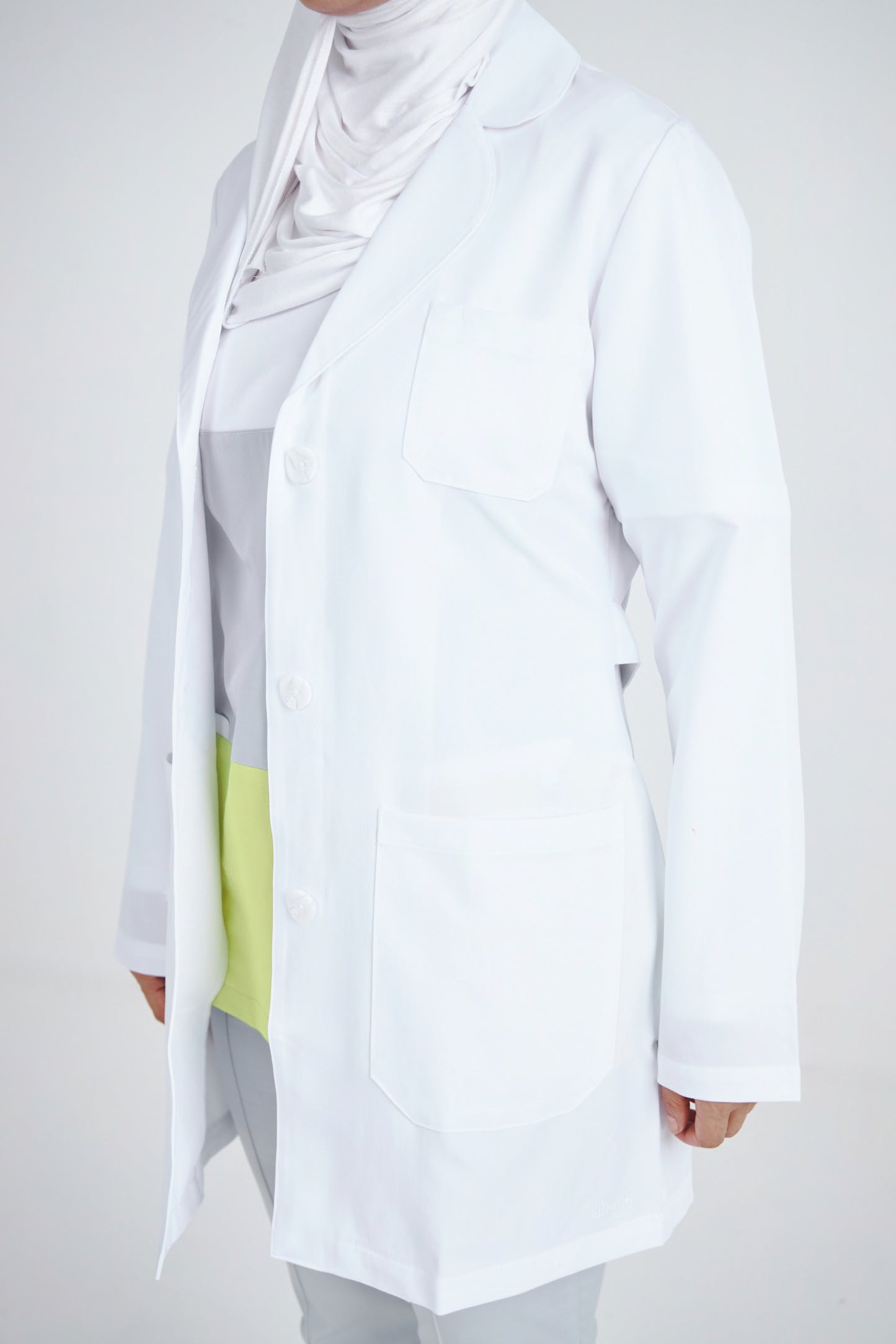 Grey's Anatomy Signature Women's 32" Labcoat 2405