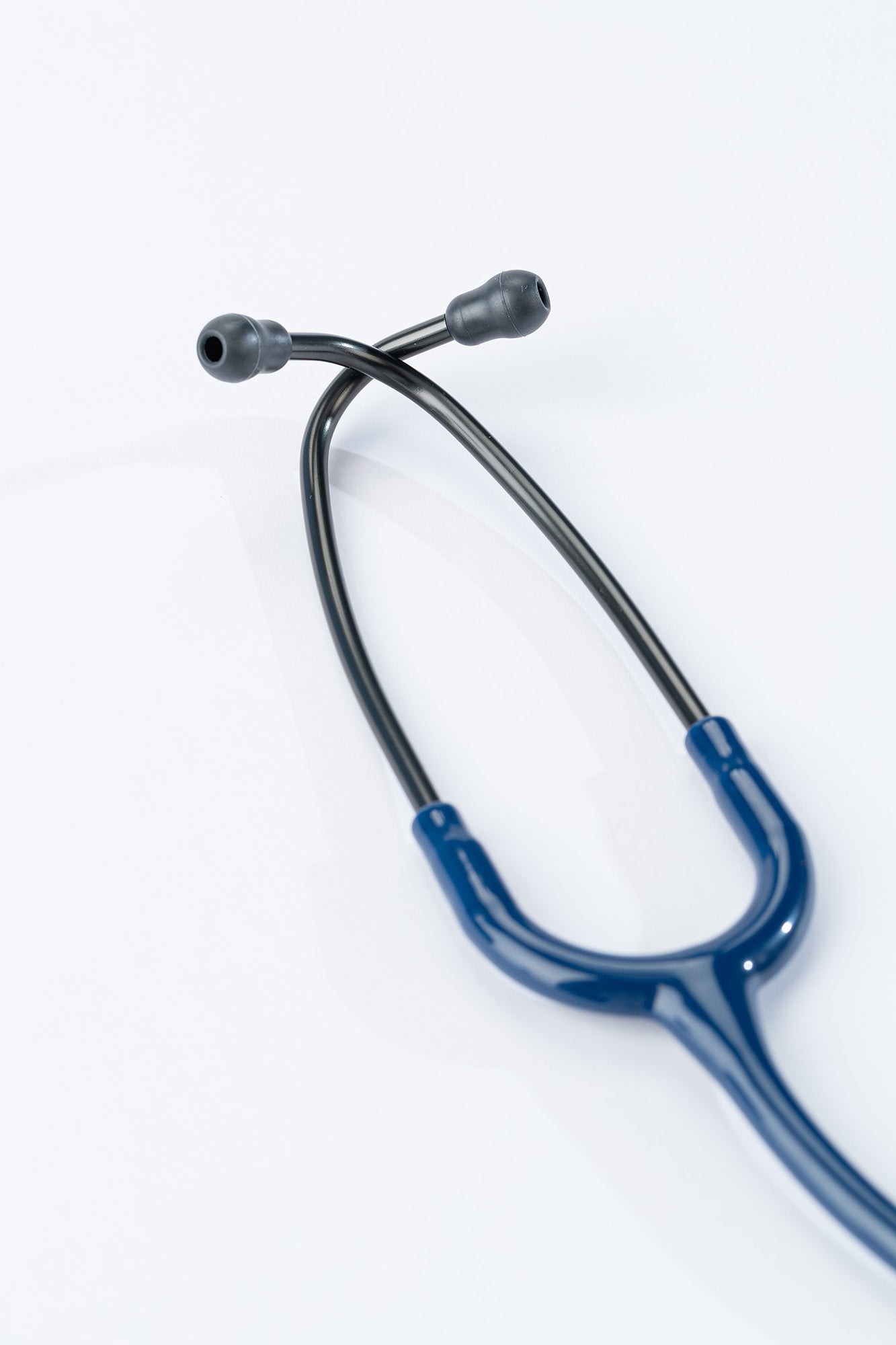 3M™ Littmann® Classic III™ Monitoring Stethoscope, Mirror - Finish Chestpiece, Navy Blue Tube, Smoke Stem and Headset, 27 inch, 5863