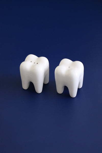 Tooth salt and pepper shaker