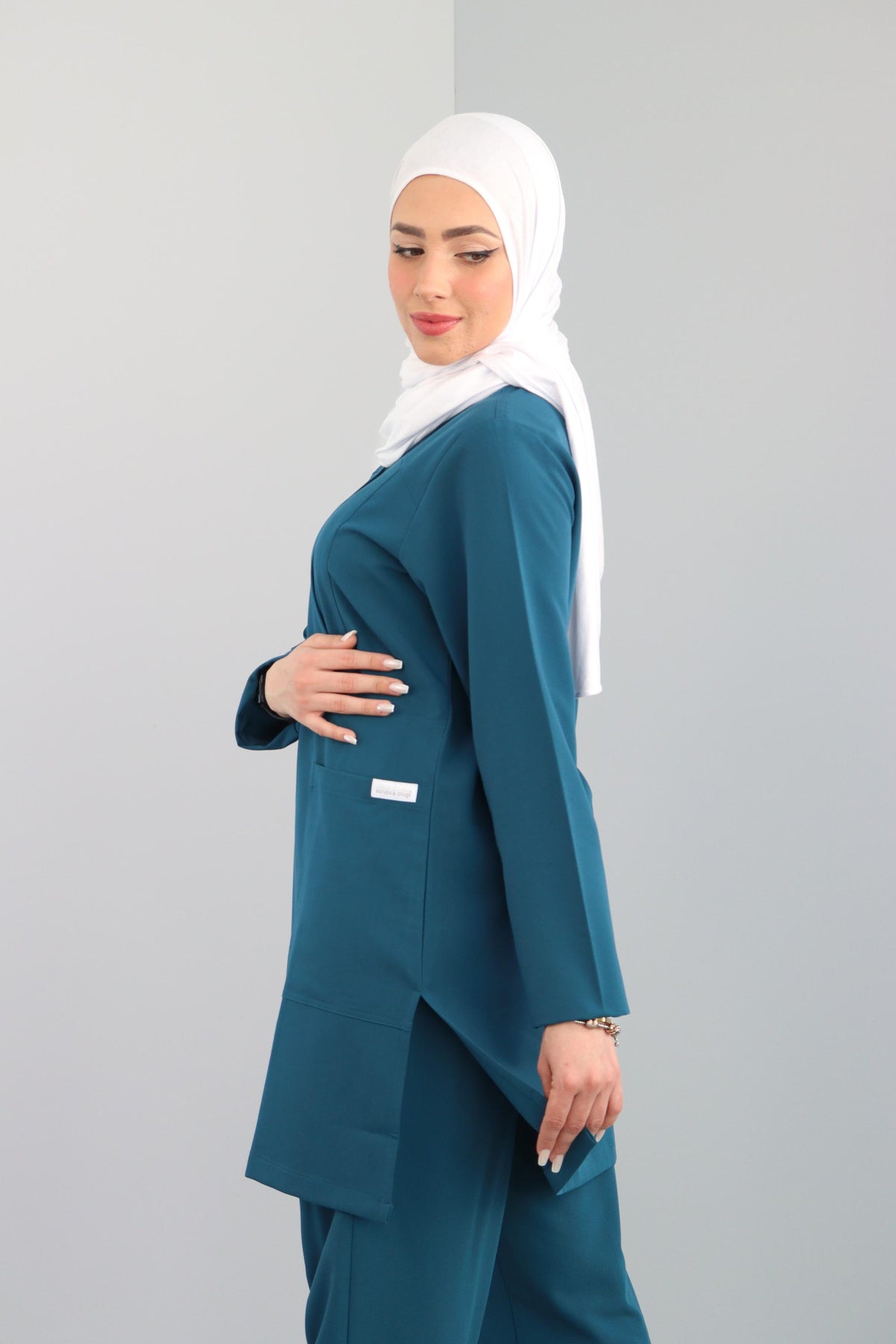 Hiba long sleeve scrub top CU S2103, model photo 1