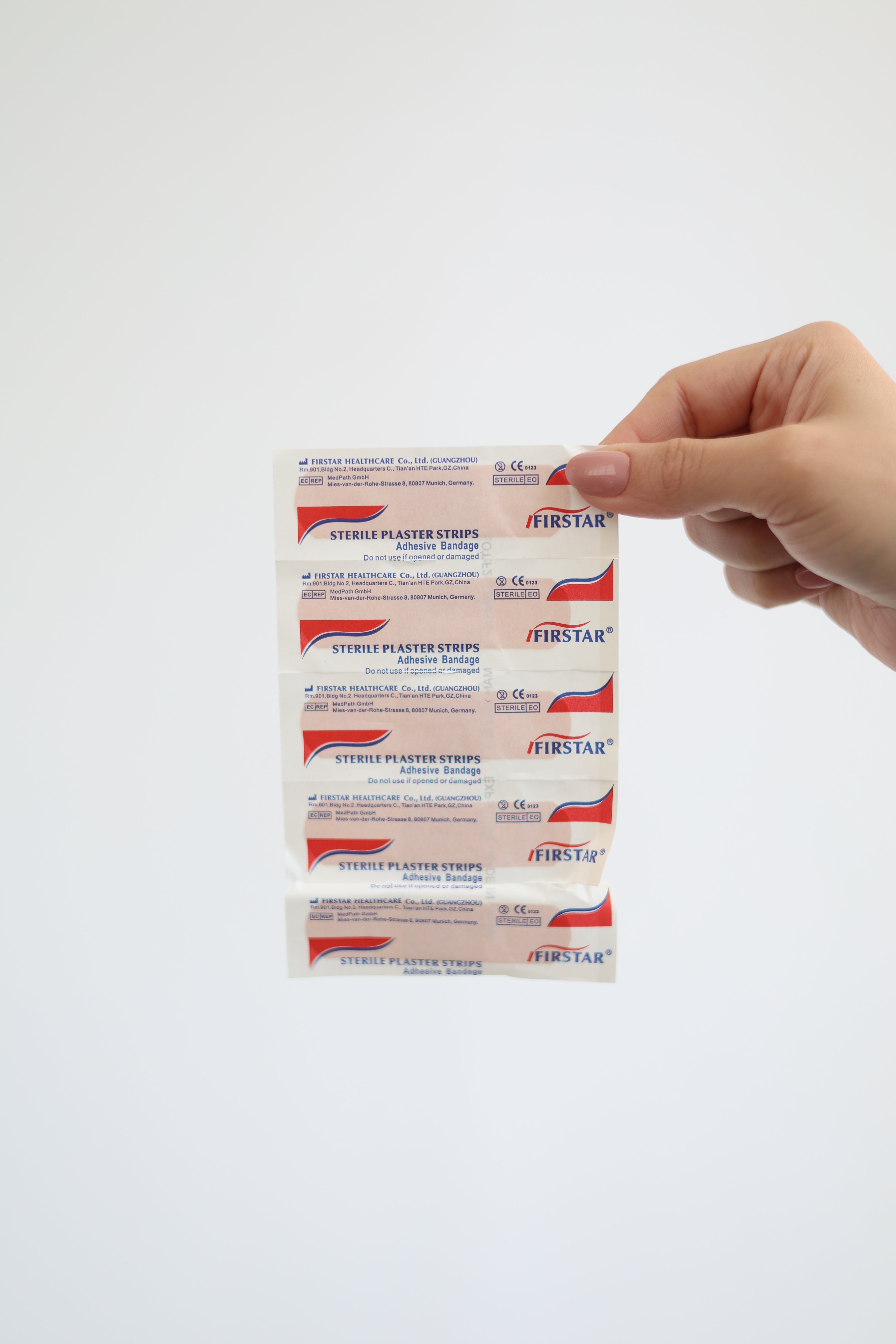 files-medical-emergency-essential-first-aid-kit-16th-view-jpg