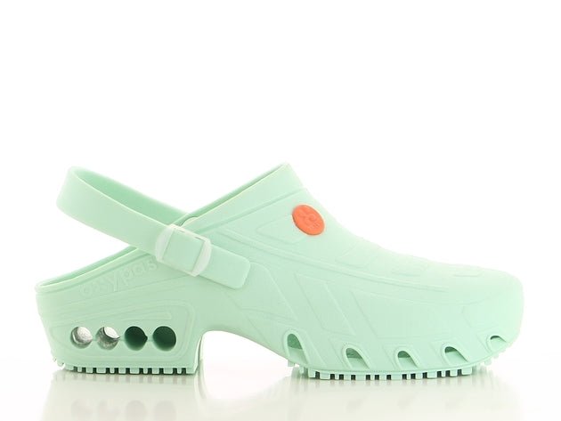 OXYCLOG - AUTOCLAVABLE OPERATING ROOM CLOGS WITH NON-SLIP OUTSOLE OXYCLOG - AUTOCLAVABLE OPERATING ROOM CLOGS WITH NON-SLIP OUTSOLE