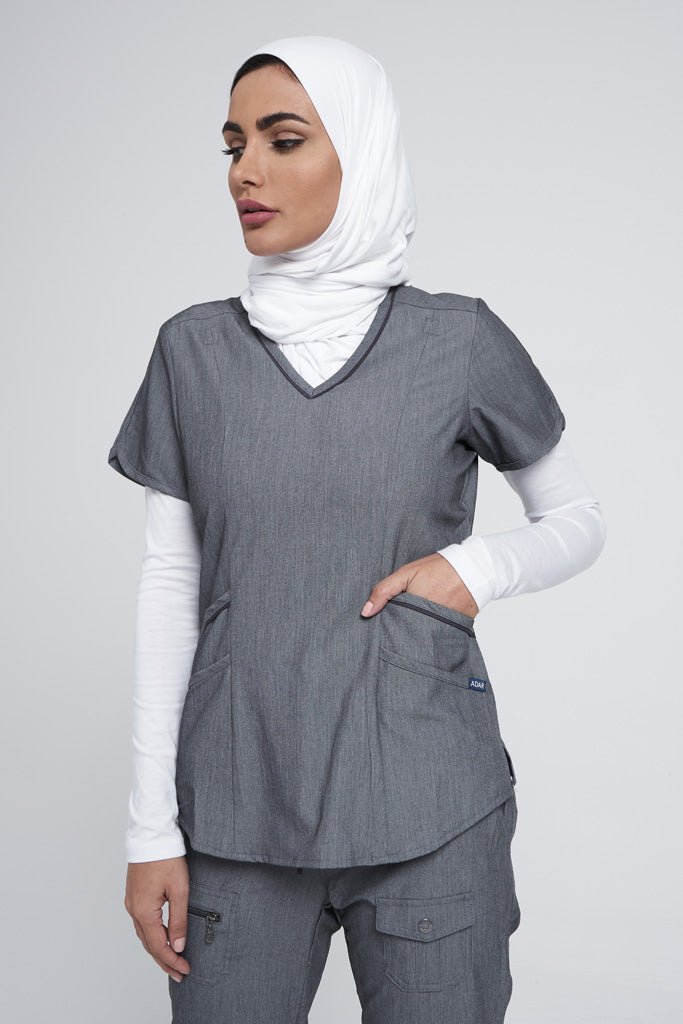 ادار برو - مجموعة اسكرب حديث للنساء برقبة على شكل حرف V P7002-P4100