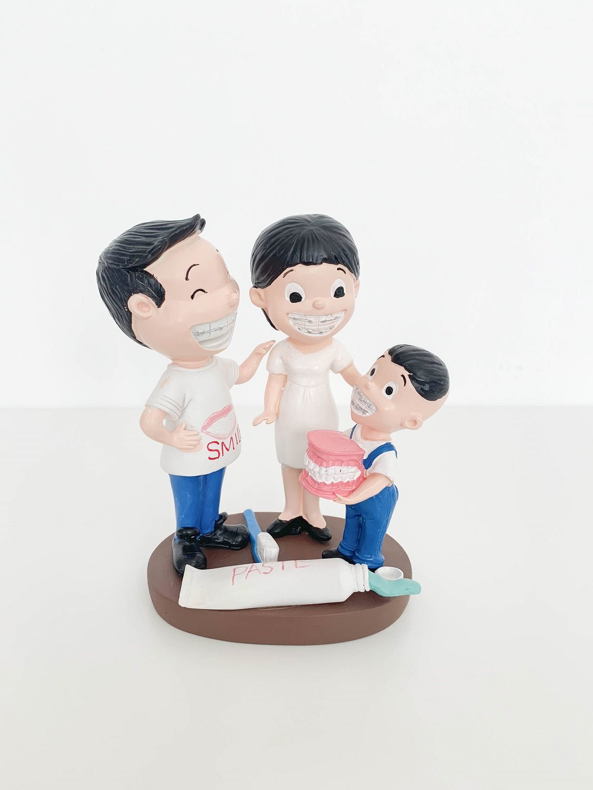 products-family-figurine-second-view-jpg