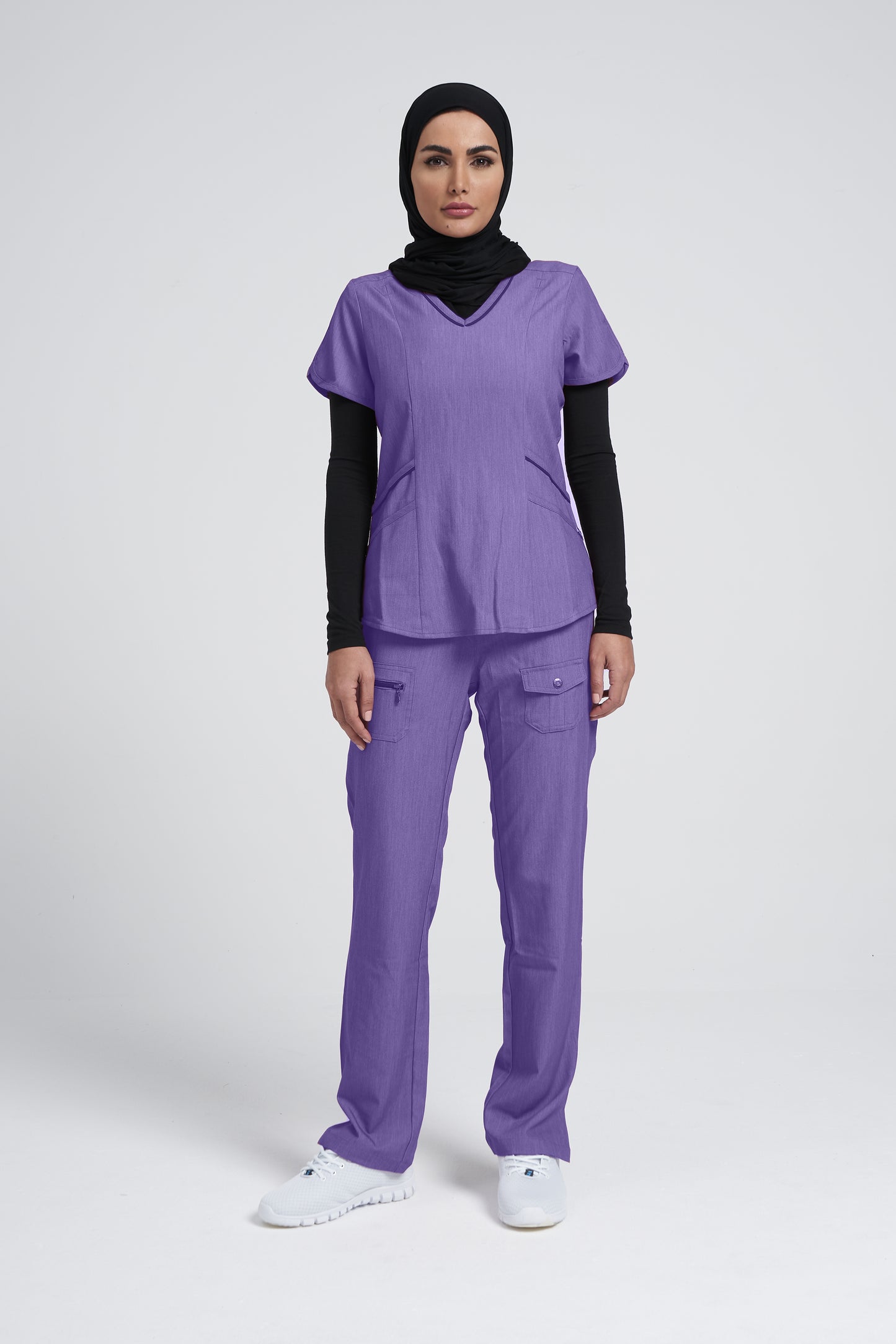 ادار برو - مجموعة اسكرب حديث للنساء برقبة على شكل حرف V P7002-P4100